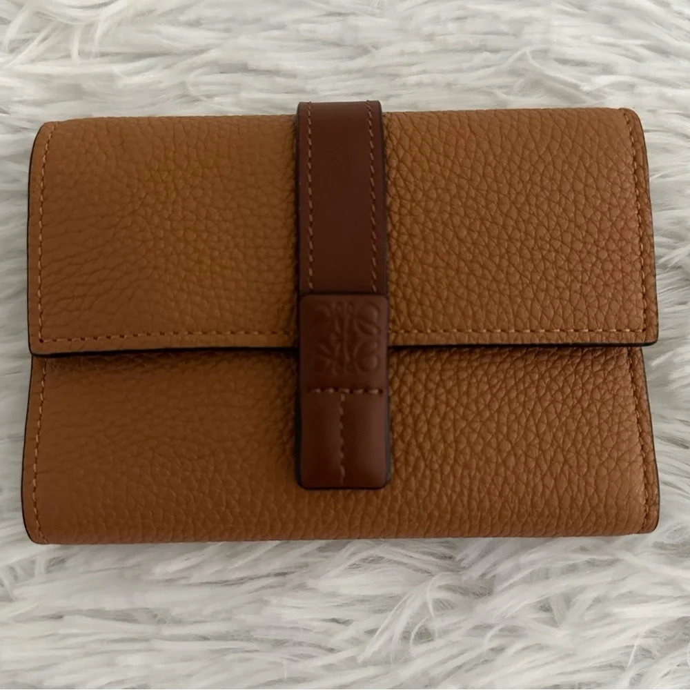 Loewe‎ Womens Vertical Small leather wallet